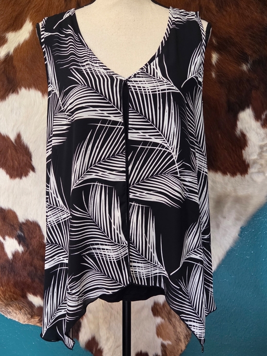 Karen Kane Tops - Karen Kane Black and White Palm-Print Sleeveless Tank